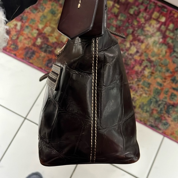 Dooney & Bourke Vintage Croc pattern Leather dark brown Shoulder Bag - Picture 7 of 17